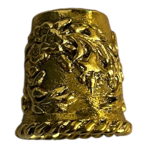 Vintage 1928 Gold-Tone Decorative Thimble – Floral Design – Original Box - Picture 4 of 5